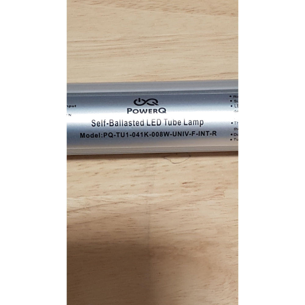 Fluo LED 12'' PQ-TU1-041K-008W-UNIV-F-INT-F Distribution CB offre des comptoirs réfrigérés commerciaux et des vitrines réfrigérées. La solution comptoir idéale au Québec.