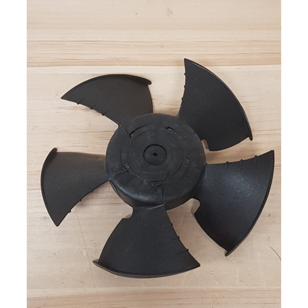 Pale du ventilateur Moteur Hill Spécialiste en vitrines réfrigérées et comptoirs réfrigérés commerciaux, Distribution CB répond à tous vos besoins au Québec.