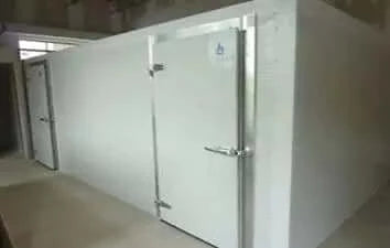Pièces pour chambres froides Distribution CB offre des solutions réfrigérées pour les commerces : comptoirs réfrigérés, vitrines réfrigérées et frigos à glace au Québec.